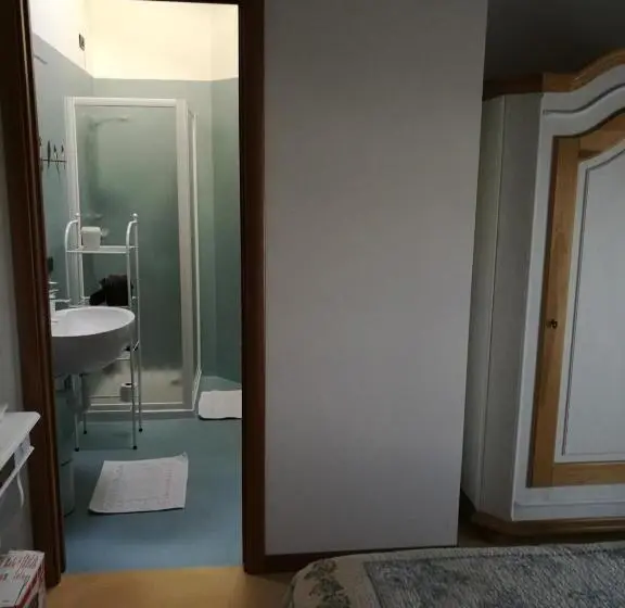 ベーシックルーム, B&b L Upupa