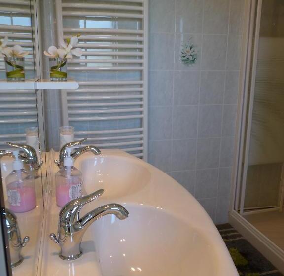 חדר סטנדרט נוף לגינה, B&b La Rive   Le Mont Saint Michel