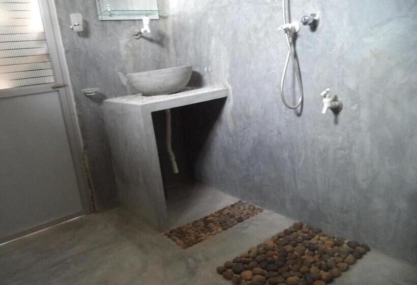 Трехместный Номер Стандарт с Балконом, My Place Guest House