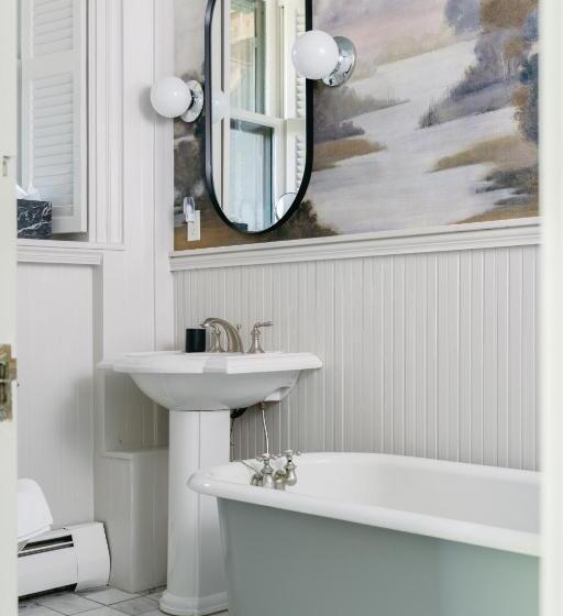 キングサイズベッドのスタンダードルーム, The Norumbega Inn