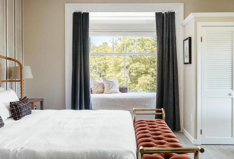 キングサイズベッドのスタンダードルーム, The Norumbega Inn