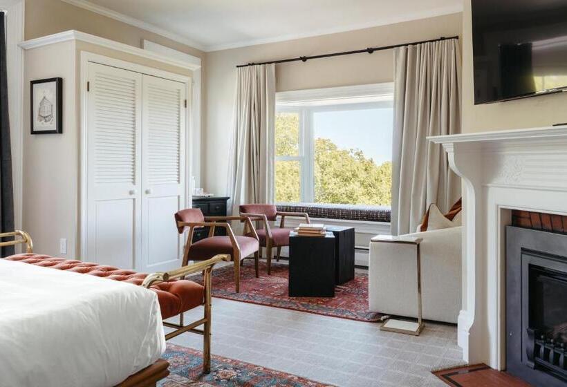 キングサイズベッドのスタンダードルーム, The Norumbega Inn