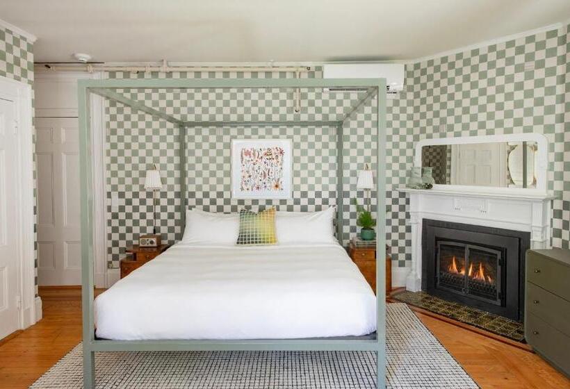 キングサイズベッドのスタンダードルーム, The Norumbega Inn