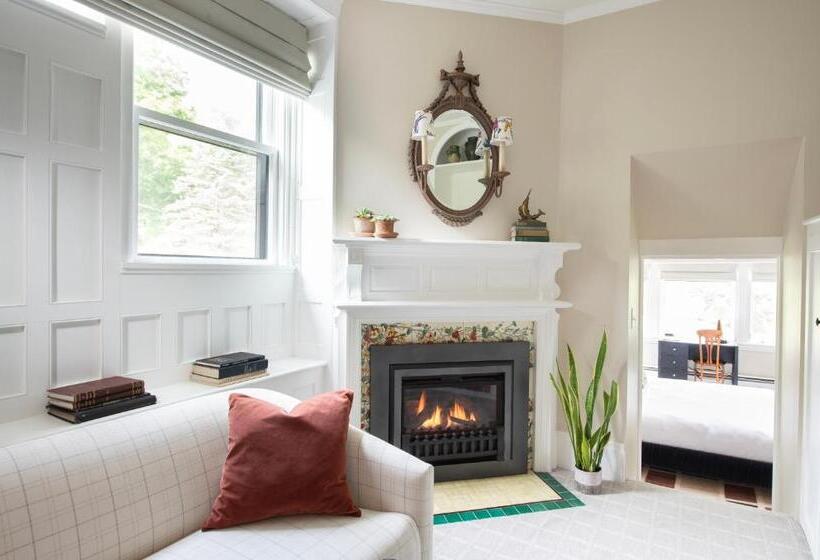 キングサイズベッドのスーペリアルーム, The Norumbega Inn