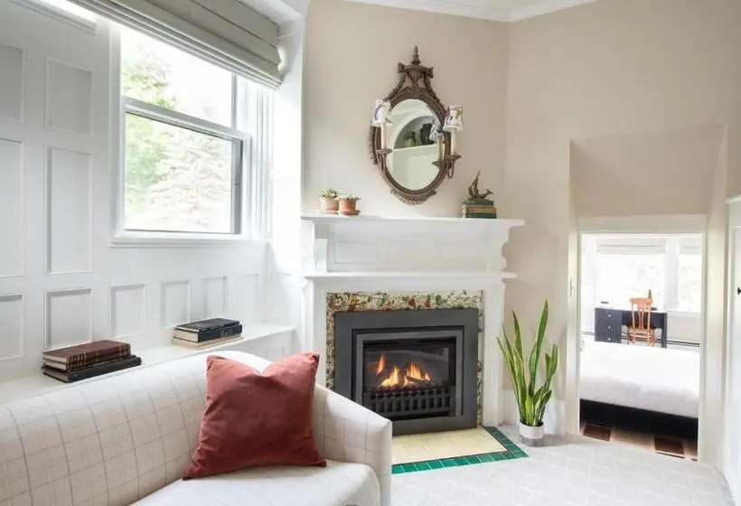 キングサイズベッドのスーペリアルーム, The Norumbega Inn