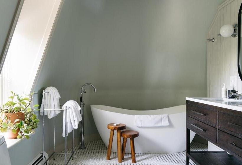 オーシャンビュースーペリアースイート, The Norumbega Inn