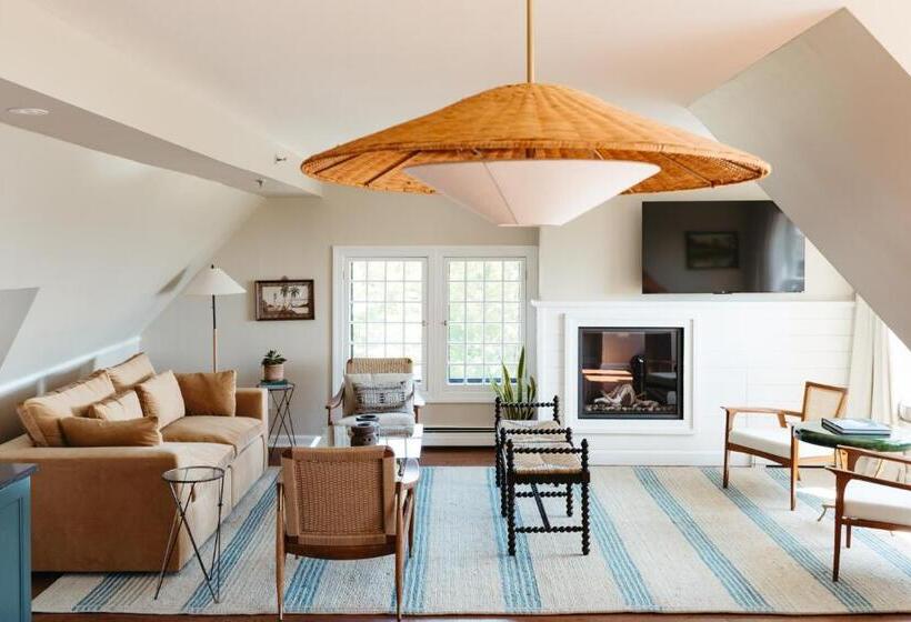 オーシャンビュースーペリアースイート, The Norumbega Inn