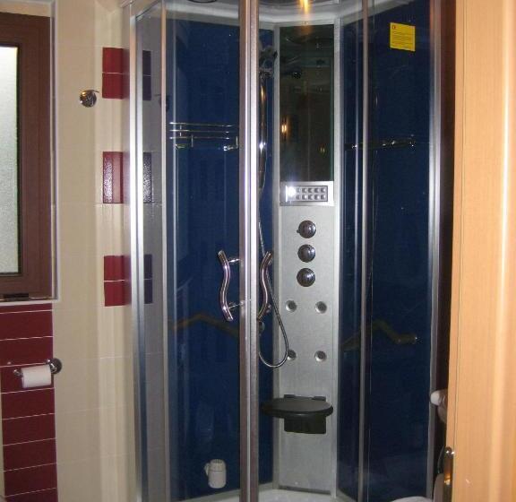 חדר סטנדרט לשלושה, Avio