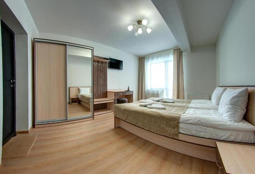 اتاق استاندارد با بالکن, Dolyna Gir