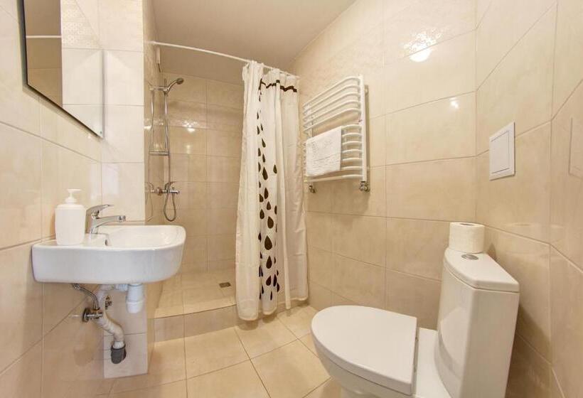 سوییت خانوادگی, Dolyna Gir