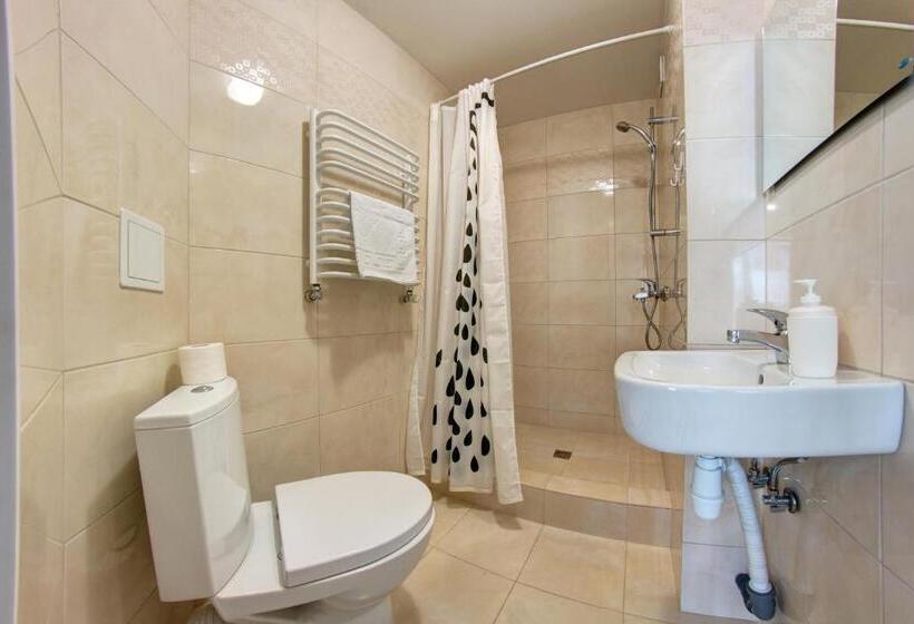 سوییت خانوادگی, Dolyna Gir