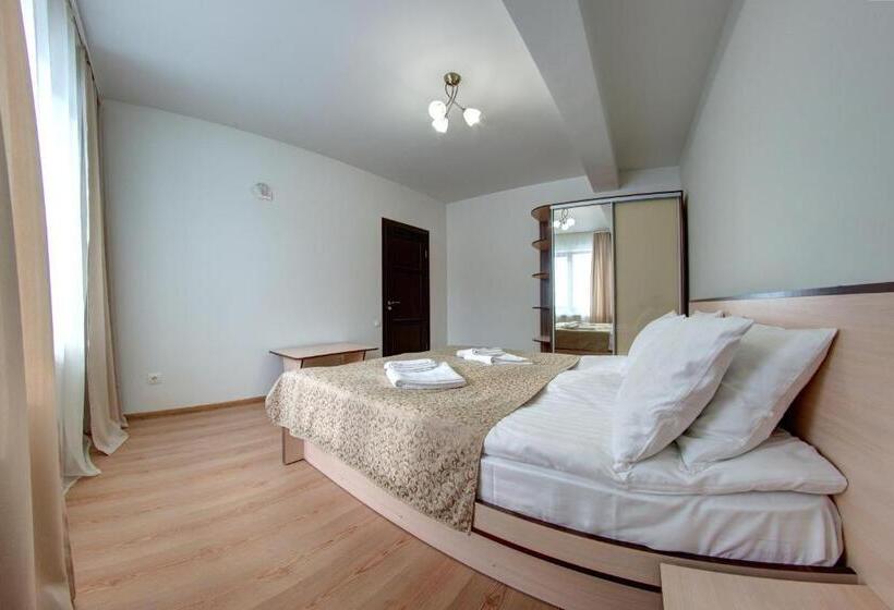 اتاق خانوادگی, Dolyna Gir