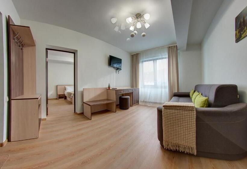 اتاق خانوادگی, Dolyna Gir