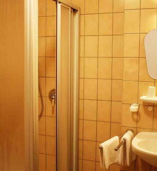 スタンダードシングルルーム, Drei Kronen