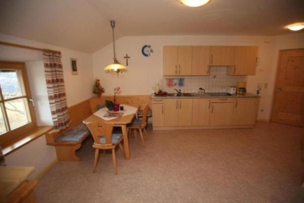 דירת שני חדרים, Oberschlichterhof