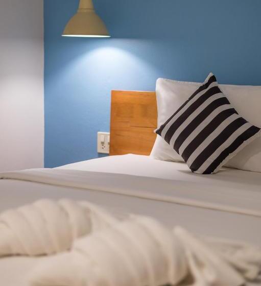 اتاق لوکس با تخت بزرگ, Tiya House Rooms & Cafe