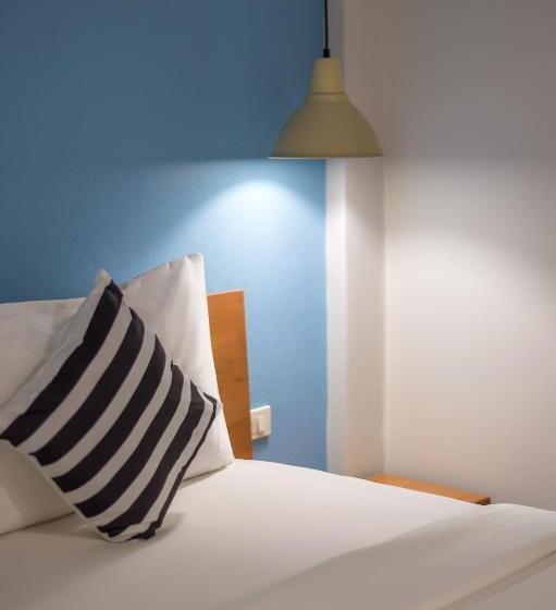 اتاق لوکس با تخت بزرگ, Tiya House Rooms & Cafe