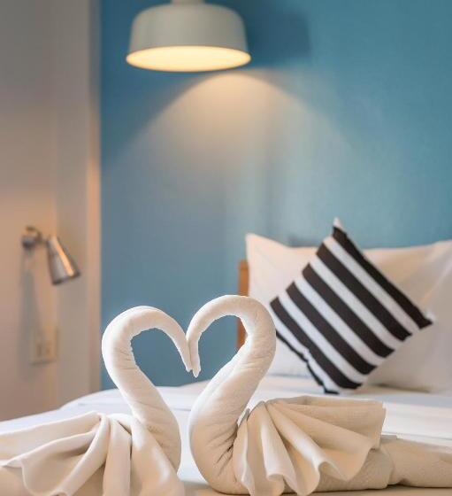 اتاق سوپریور با تخت بزرگ, Tiya House Rooms & Cafe