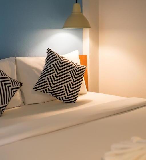 اتاق لوکس با تخت بزرگ, Tiya House Rooms & Cafe