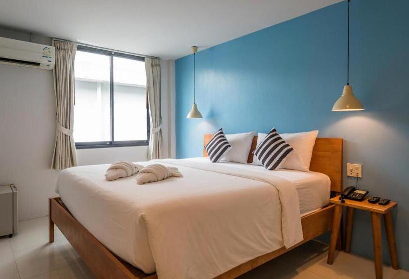 اتاق لوکس با تخت بزرگ, Tiya House Rooms & Cafe