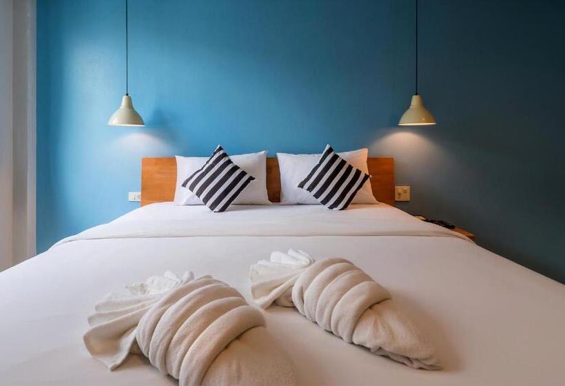 اتاق لوکس با تخت بزرگ, Tiya House Rooms & Cafe