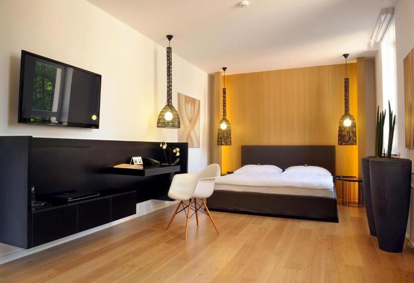 חדר סטנדרט, Tomášov