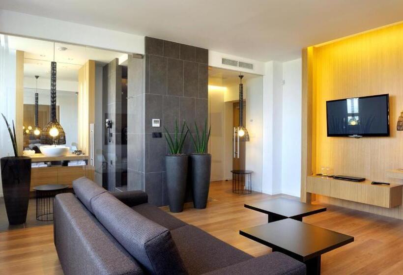 סוויטה עם טרסה, Tomášov