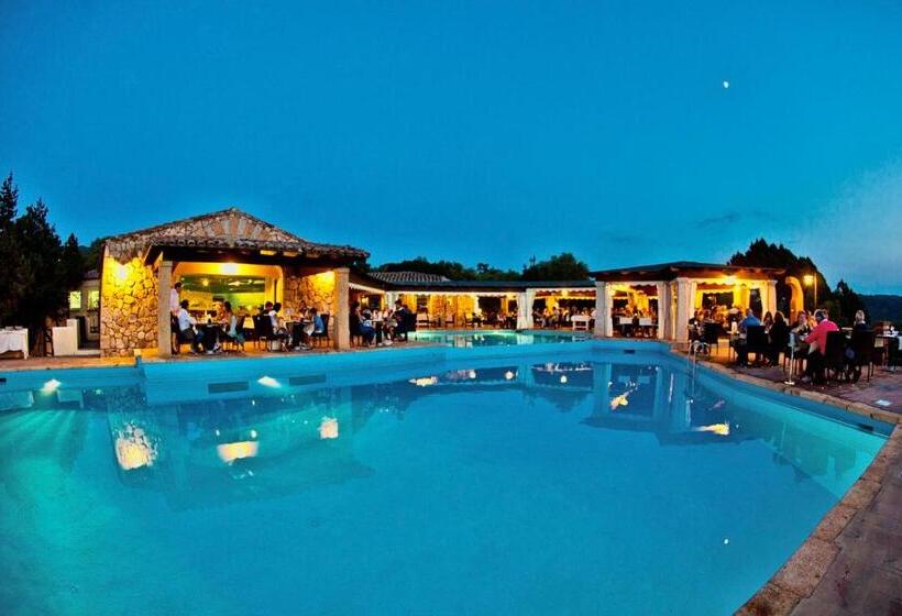 آپارتمان 1 خوابه, Isa Residence With Swimming Pool In Porto Rotondo At Only 500 M From The Beach