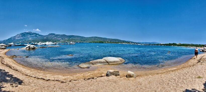 آپارتمان 1 خوابه, Isa Residence With Swimming Pool In Porto Rotondo At Only 500 M From The Beach