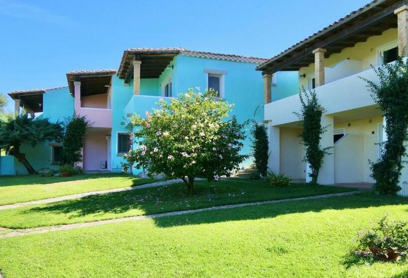 آپارتمان لوکس 1 خوابه, Isa Residence With Swimming Pool In Porto Rotondo At Only 500 M From The Beach