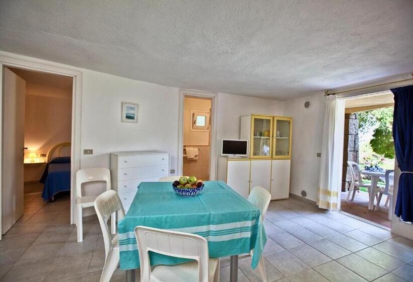 آپارتمان لوکس 1 خوابه, Isa Residence With Swimming Pool In Porto Rotondo At Only 500 M From The Beach