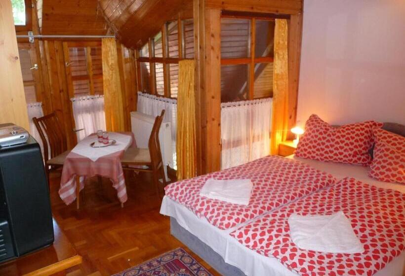 Standard-huone Jaettu Kylpyhuone, Oleander B&b