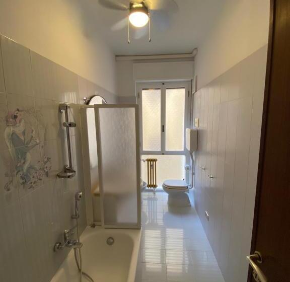 Pokój Trzyosobowy Standard Wspólna Łazienka, All Arena