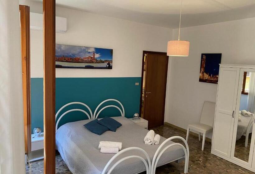 Pokój Trzyosobowy Standard Wspólna Łazienka, All Arena