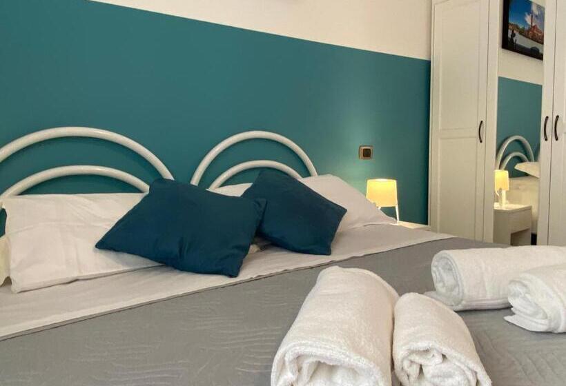 Pokój Trzyosobowy Standard Wspólna Łazienka, All Arena