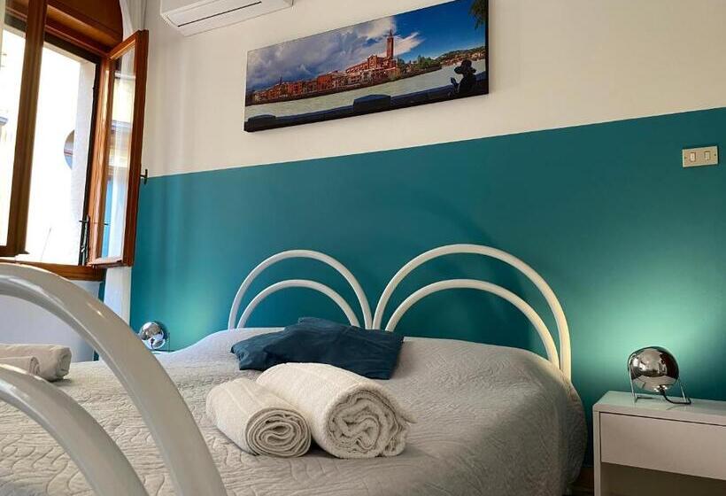 Pokój Trzyosobowy Standard Wspólna Łazienka, All Arena