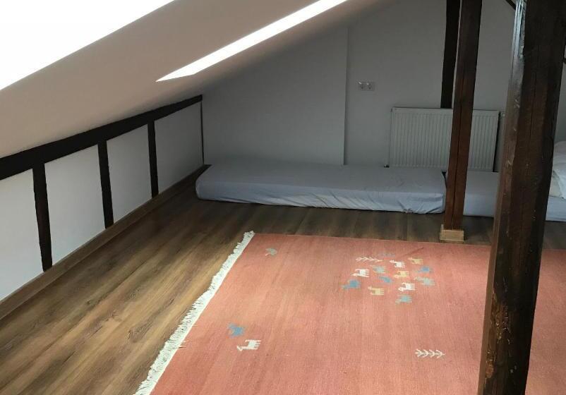 패밀리 룸, Casa Bunicilor