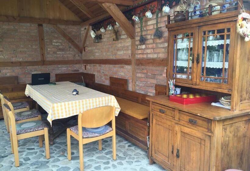 خانه 1 خوابه, Casa Bunicilor