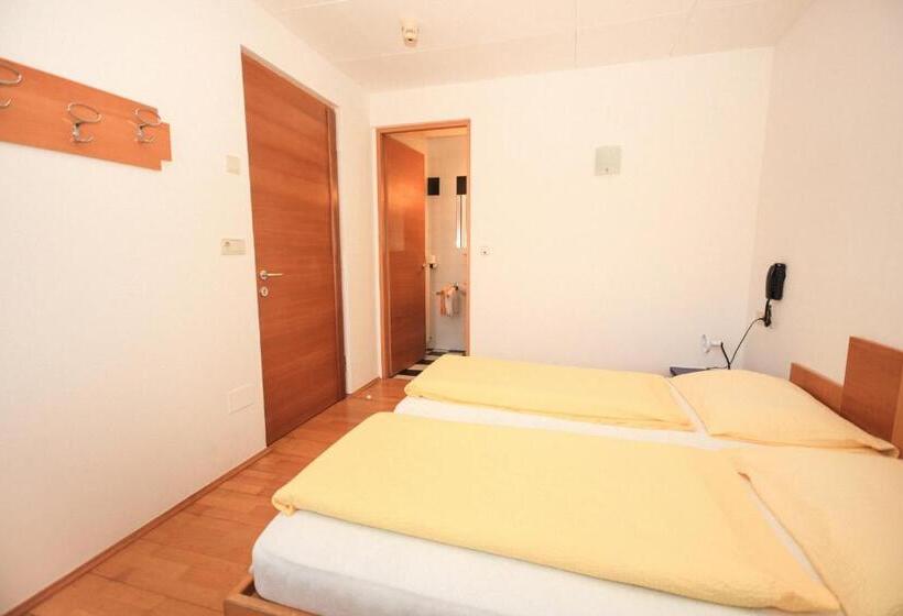 带阳台的三人标准间, Gasthof Iris