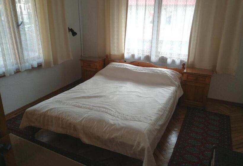 Полулюкс с Балконом, Guest Rooms Metaksinovi