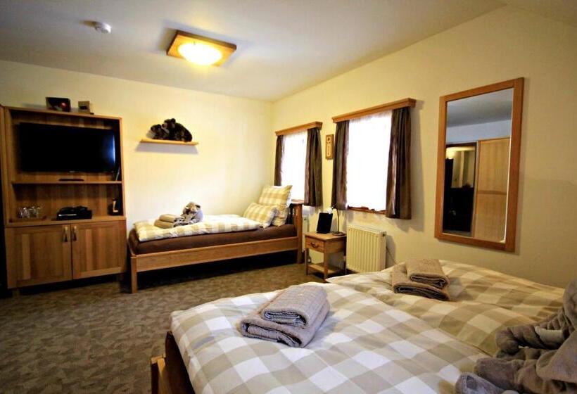 غرفة قياسية ثلاثية, Residence Buffalo