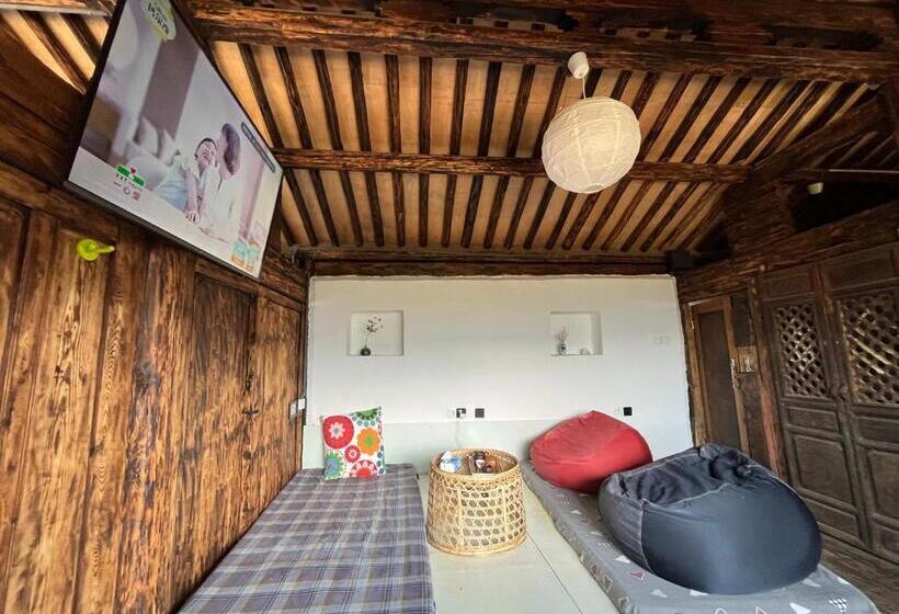 带阳台套房, Up Air Guest House