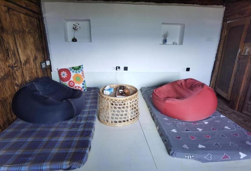 Люкс с Балконом, Up Air Guest House