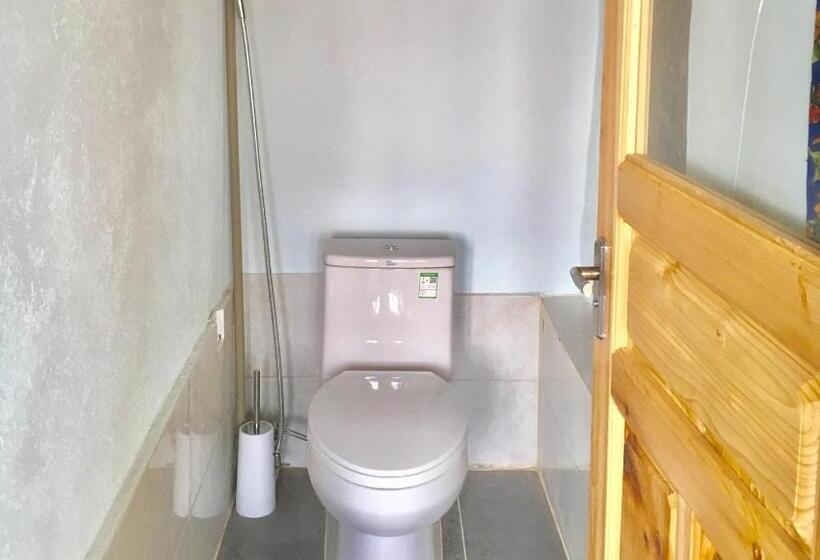 带阳台套房, Up Air Guest House