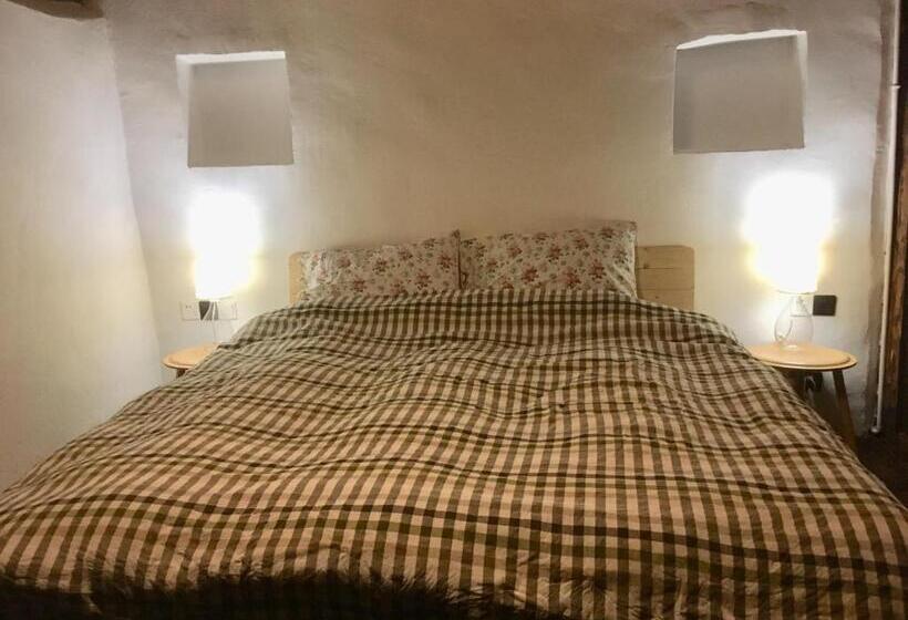 Люкс с Балконом, Up Air Guest House