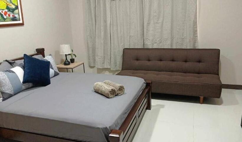 استودیوی استاندارد, 101 Newport Blvd East Wing Condotel Airport T3 Manila
