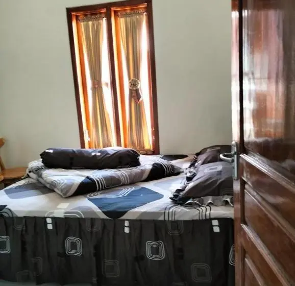 Standard Neljän Hengen Huone, Bromo Seruni Astungkara Homestay