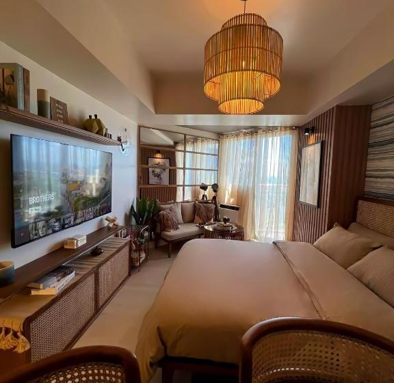 استودیوی سوپریور, Suēlo At Azure North Pampanga