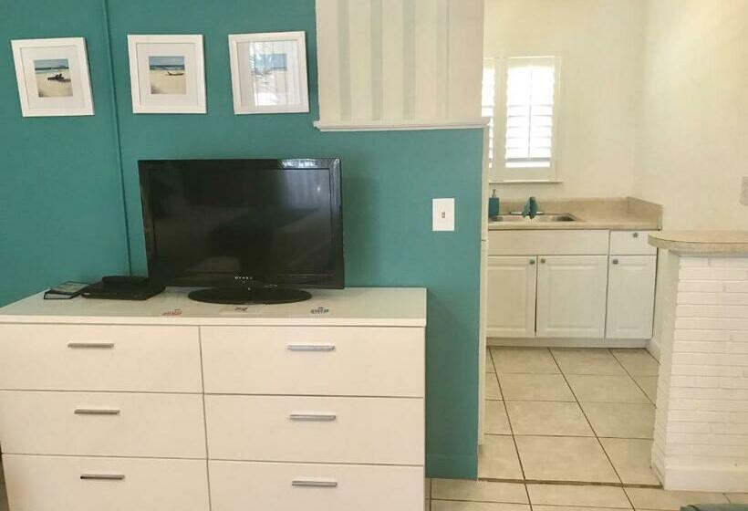 غرفه قياسيه سريرين مزدوجين, Castle By The Sea Motel