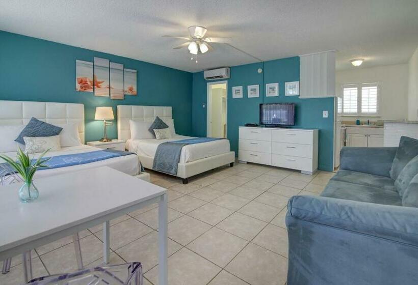 غرفه قياسيه سريرين مزدوجين, Castle By The Sea Motel